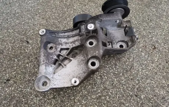 Opel Zafira C A/C compressor mount bracket 55582510