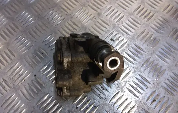 Volkswagen Golf IV Power steering pump 1J0422154B