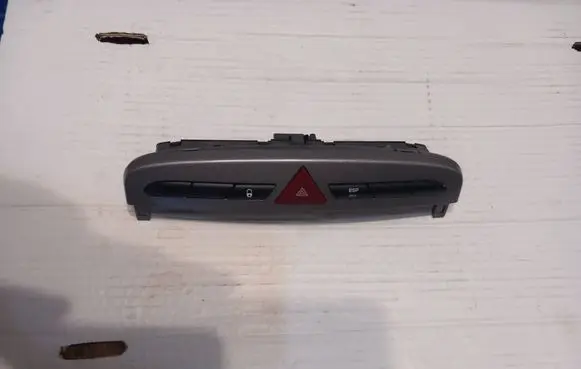 Peugeot 308 Hazard light switch 9659215177