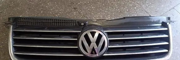 Volkswagen PASSAT B5.5 Front grill 3b0853651l