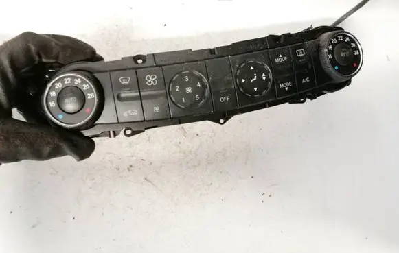 Mercedes-Benz CLS C219 Climate control unit 2198300585