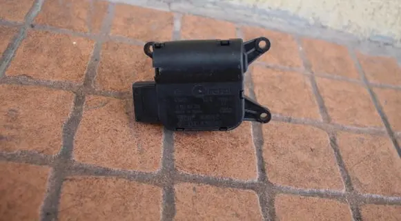 Audi A4 S4 B6 8E 8H A/C air flow flap actuator/motor 8E1820511D