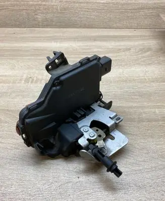 Audi A4 S4 B6 8E 8H Front door lock 4B1837016E