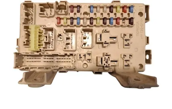 Toyota Avensis T250 Fuse module 82641CA030F