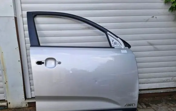 KIA Sorento Front door