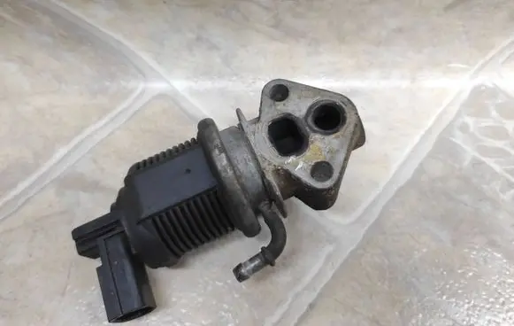 Volkswagen Caddy EGR valve 53323001