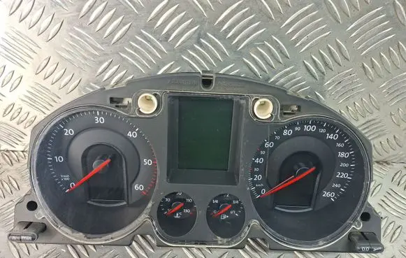 Volkswagen PASSAT B6 Speedometer (instrument cluster) 3C0920871