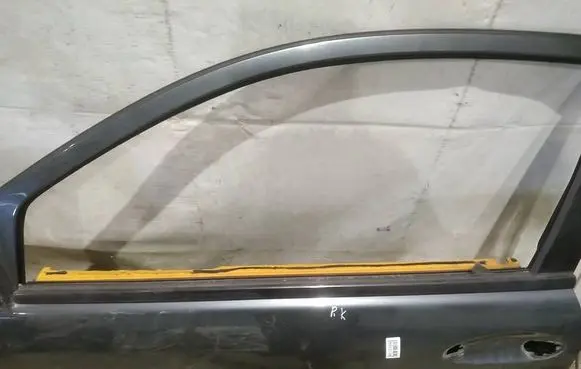 Mercedes-Benz C W203 Front door glass trim molding