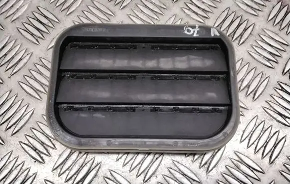 Volvo V70 Quarter panel pressure vent 31250723