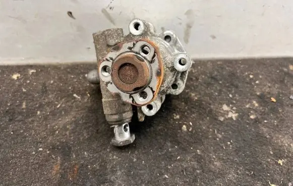 Volkswagen Sharan Power steering pump 7M3145157