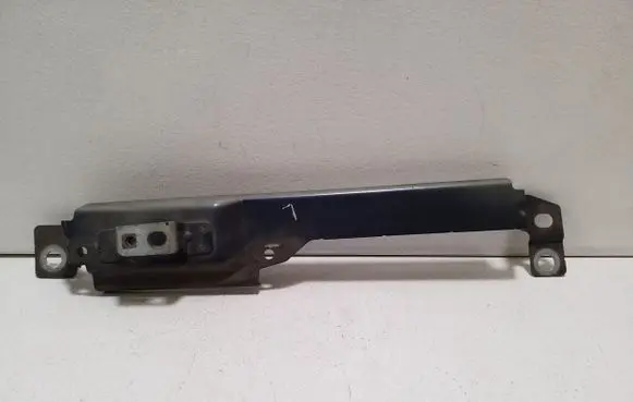Volvo XC60 Fender mounting bracket 31424580