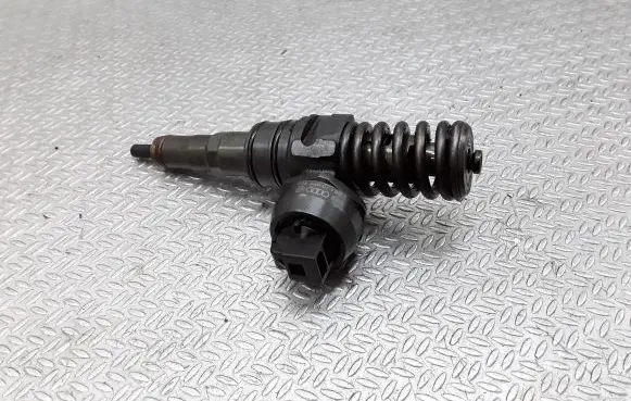 Volkswagen Caddy Fuel injector 038130073BN