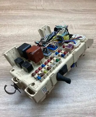 Toyota Previa (XR30, XR40) II Fuse module 8922144040