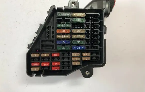 Audi A6 S6 C6 4F Fuse module 8D1941824 0810524398