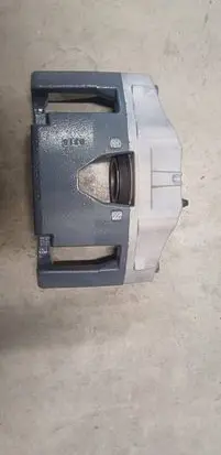 Volvo XC90 Front brake caliper 30657303