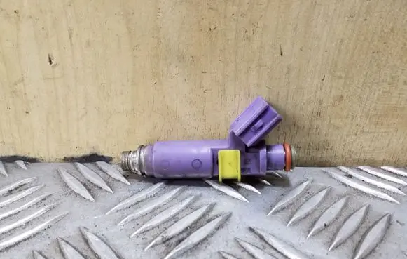 Toyota Corolla Verso AR10 Fuel injector 2325022100