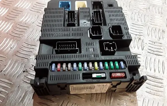 Peugeot 308 Comfort/convenience module 9659285280