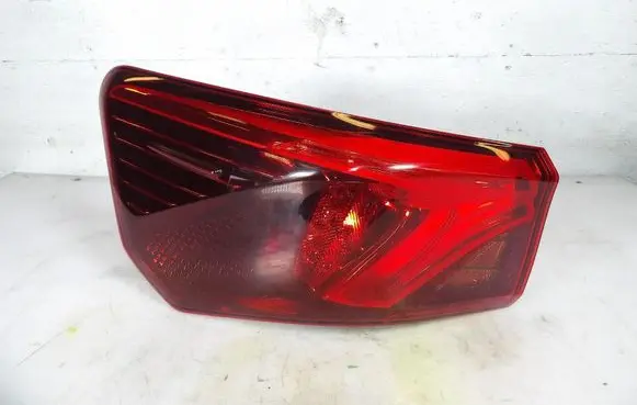 Toyota Avensis T270 Rear/tail lights L90068018