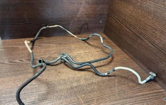 Renault Trafic II (X83) Fuel line pipe 