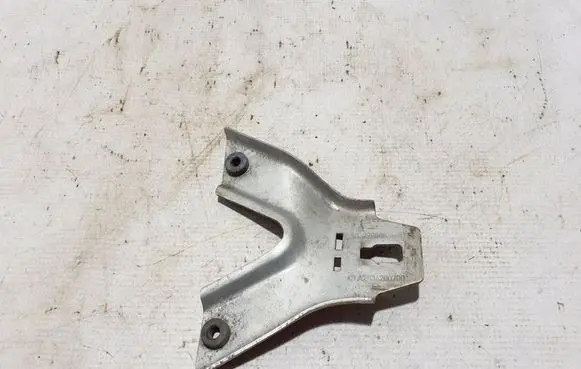 Headlight/headlamp mounting bracket