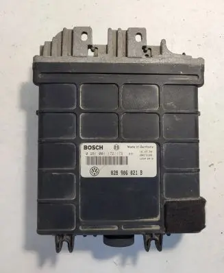 Volkswagen PASSAT B4 Engine control unit/module 028906021B 28RTD289 0281001172