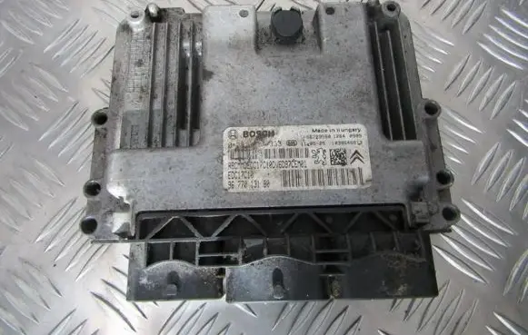 Peugeot 308 Engine control unit/module 0281017333 9677013180
