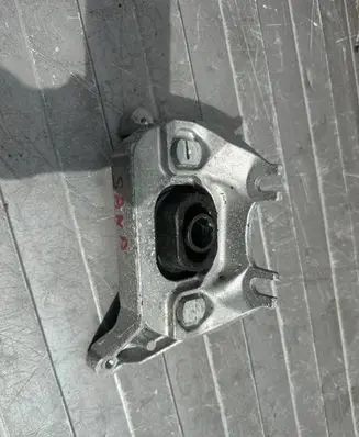 Dacia Sandero III Gearbox mounting bracket 112535643R