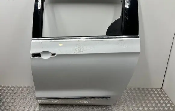 Chrysler Pacifica Side sliding door V687AH216