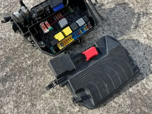 Mercedes-Benz GLA W156 Fuse box set A2465400182 A0009828323 A0009828223