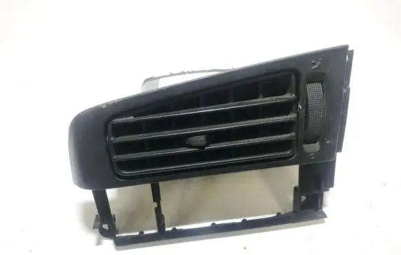 Volkswagen Golf III Dash center air vent grill