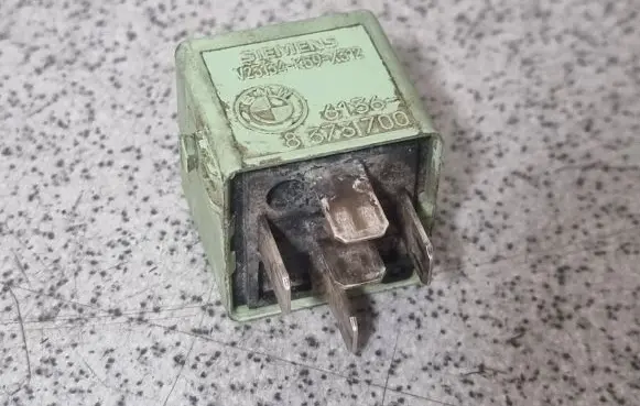 BMW 5 E39 Other relay 8373700