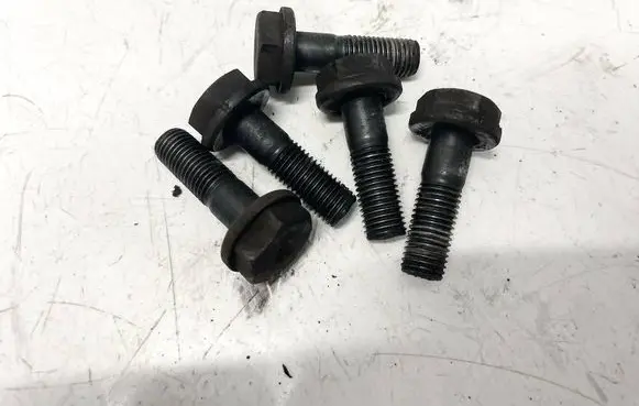 Toyota Avensis T220 Nuts/bolts 
