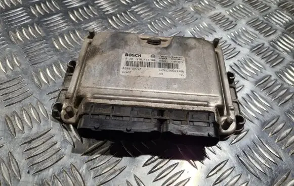 Renault Megane II Engine control unit/module 8200199726 0281010442