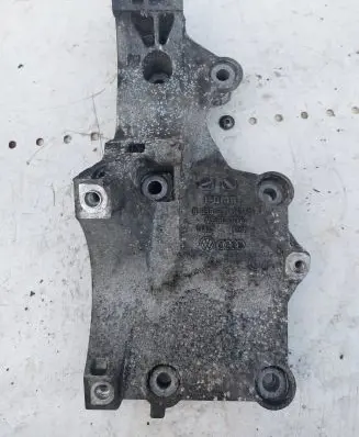 Volkswagen PASSAT B6 Generator/alternator bracket 038903143AF