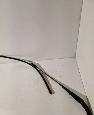 Front wiper blade arm