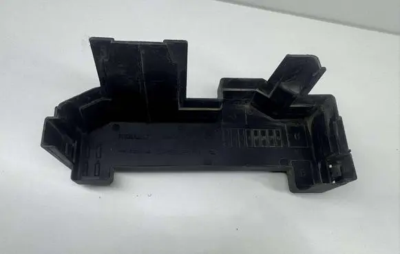 Renault Clio III Fuse box cover 8200267011