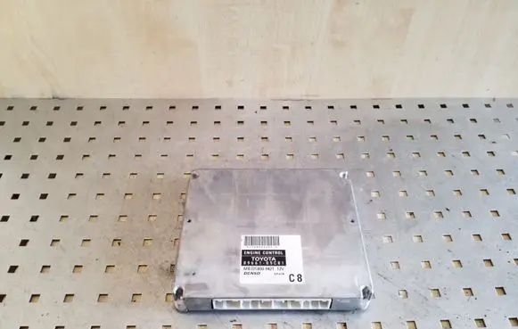 Toyota Avensis T250 Engine control unit/module 8966105C81 MB1758009421