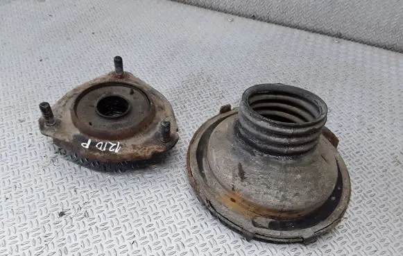 Toyota RAV 4 (XA20) Front upper strut mount 