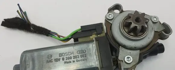 Mercedes-Benz E W211 Seat adjustment motor 0390203003