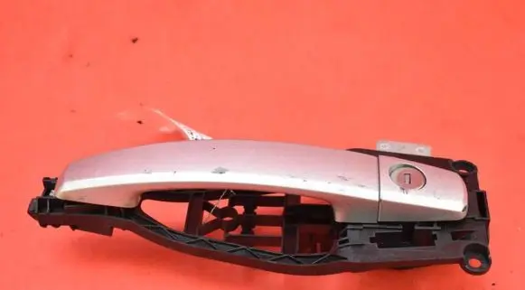 Opel Zafira B Front door exterior handle 24463523
