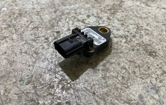 Chrysler Sebring (JS) Airbag deployment crash/impact sensor P04896065AA TC7ME16577A623 39754C