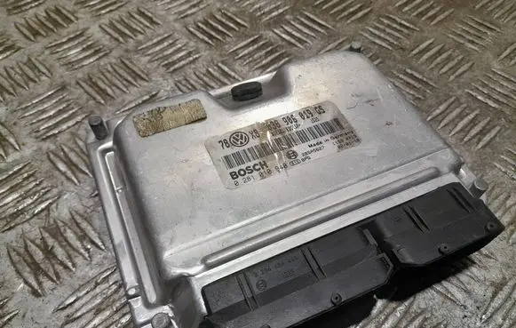 Volkswagen PASSAT B5.5 Engine control unit/module 038906019GS 0281010949 28SA5627