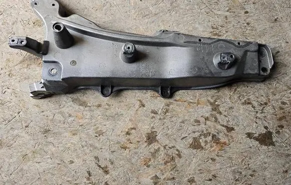 Volvo XC90 Fender mounting bracket 31391777