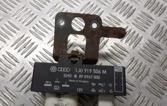 Seat Ibiza III (6L) Coolant fan relay 1J0919506M