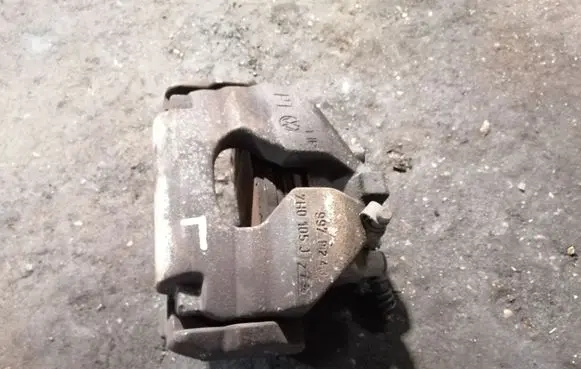 Volkswagen Transporter - Caravelle T5 Front brake caliper