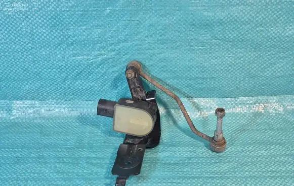 Audi A6 S6 C6 4F Headlight/headlamp level sensor 1T0907503 270307 H04200HZ