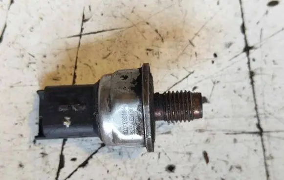 Fuel pressure sensor