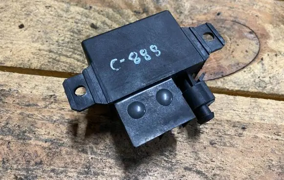 Mercedes-Benz E W211 Charging relay A0025423819 0025423819