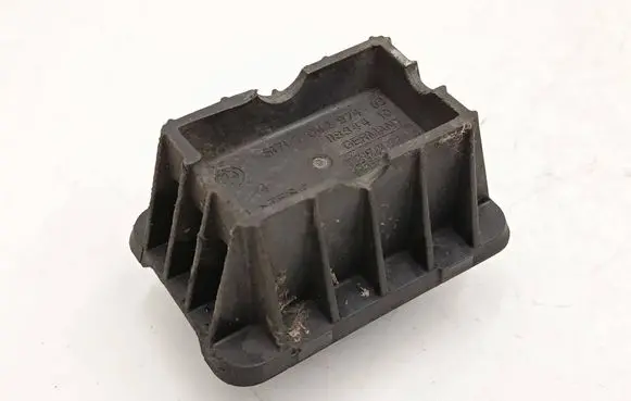 BMW 2 F46 Jacking socket point 7042974
