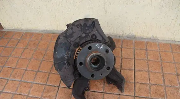 Volkswagen New Beetle Front wheel hub spindle knuckle 31241